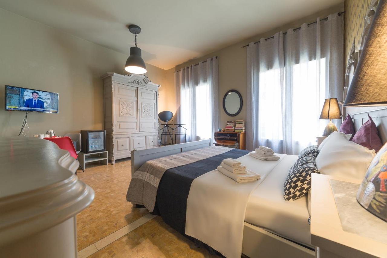 Budget Rooms Sonnino 37 กาญารี ภายนอก รูปภาพ